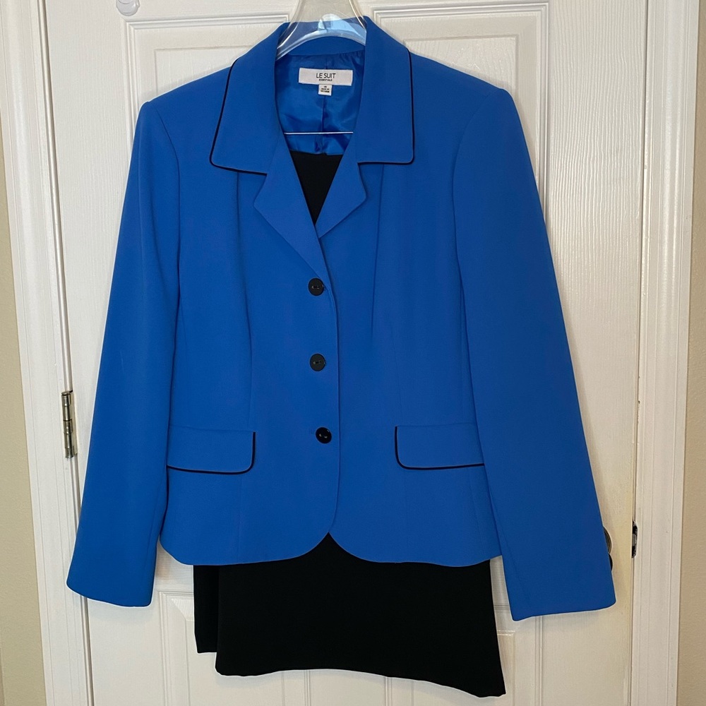Le Suit Essentials skirt suit size 18